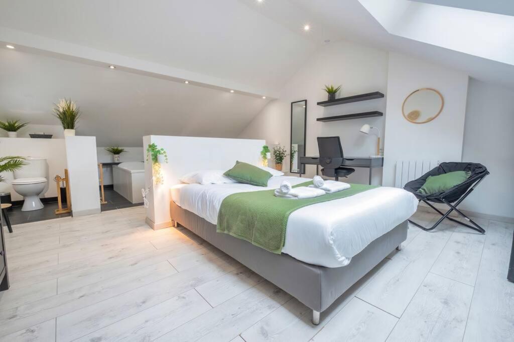 Silver Forest - Parking Prive Apartment แร็งส์ ภายนอก รูปภาพ